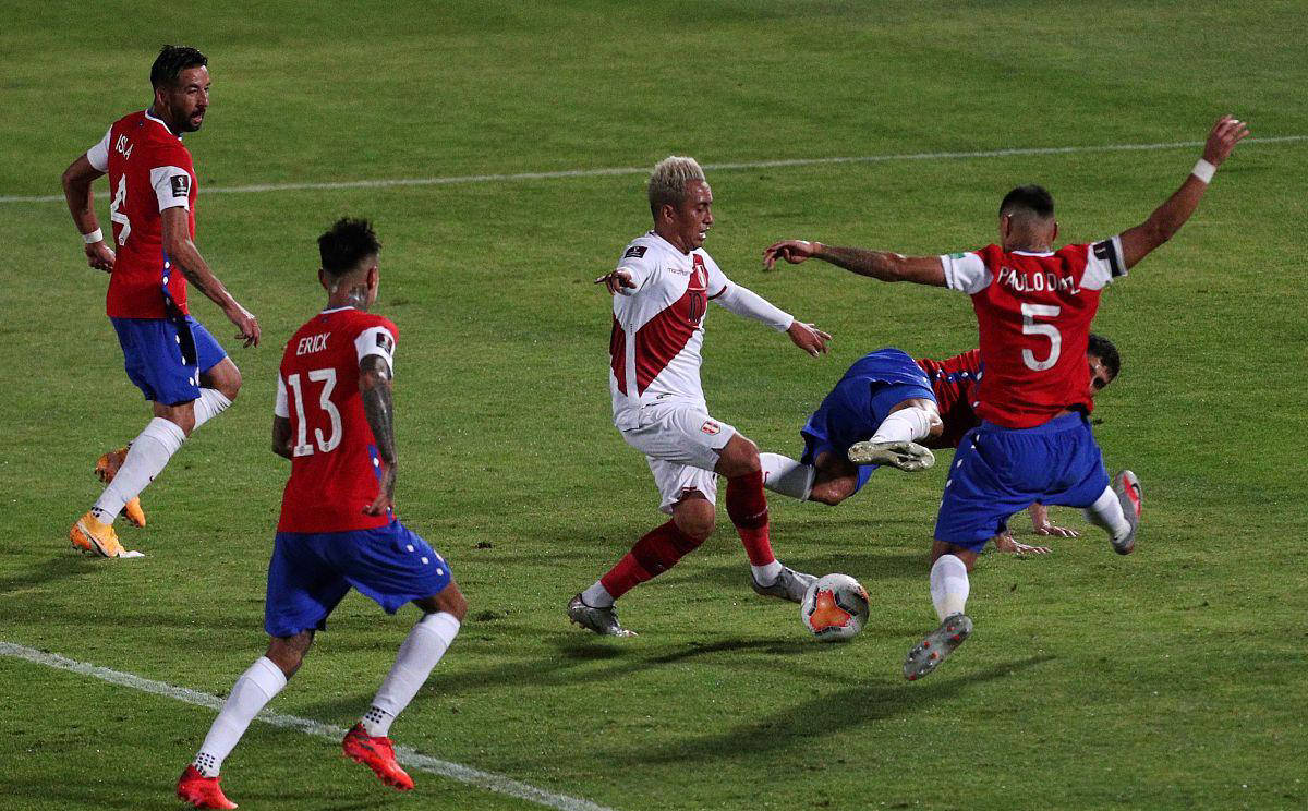 秘鲁主场惊险击败马其顿，小组排名上升