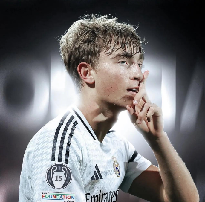 包含皇马新援表现出色，成为球队关键一员的词条