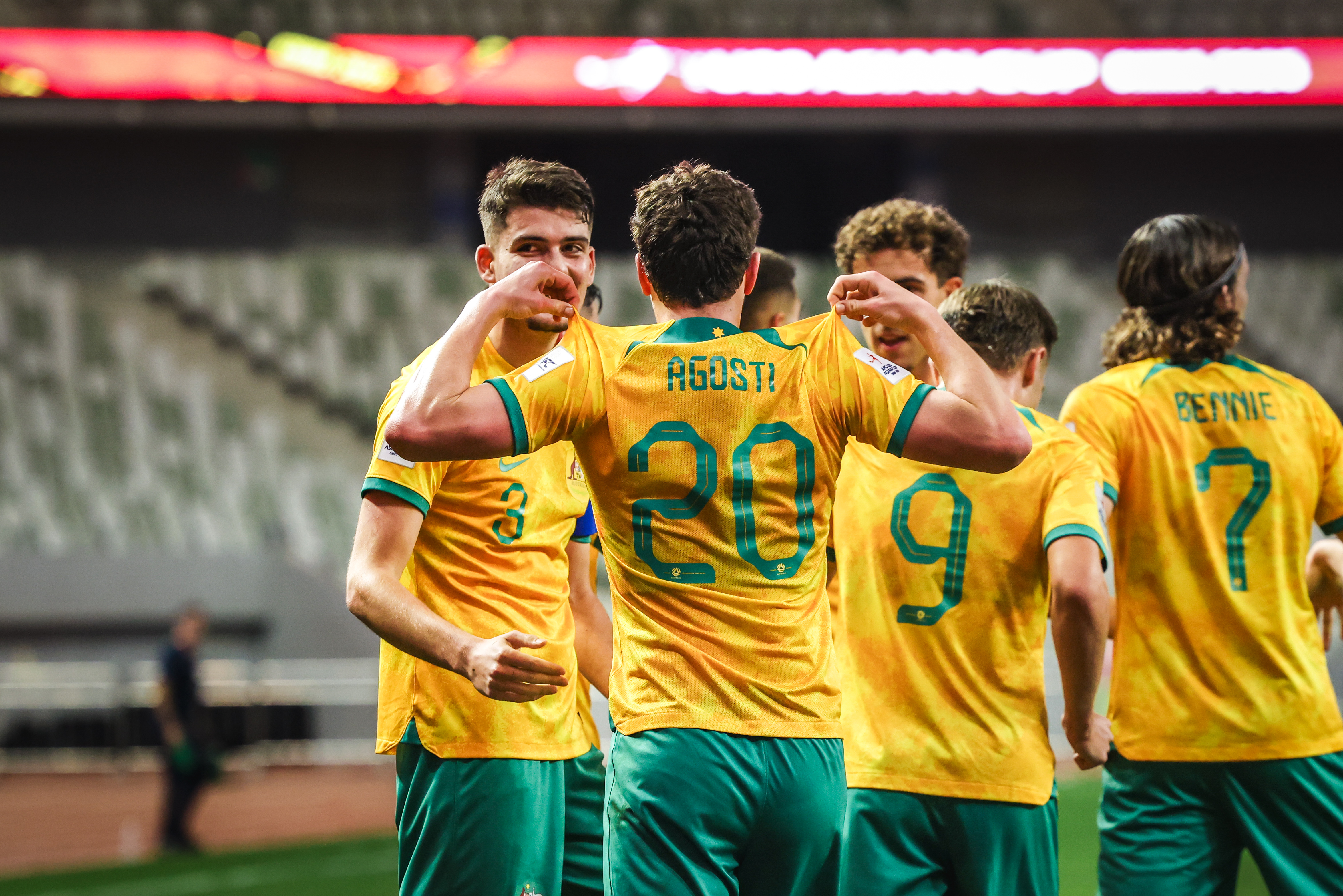 改写：亚洲杯夺冠队在国际赛事上展现实力