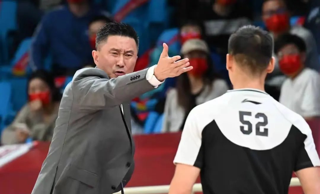 广东宏远客场险平，保级压力稍有减轻