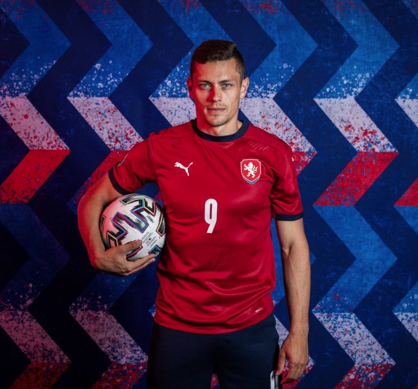 关于捷克-胜苏格兰，豪取三分登顶小组的信息