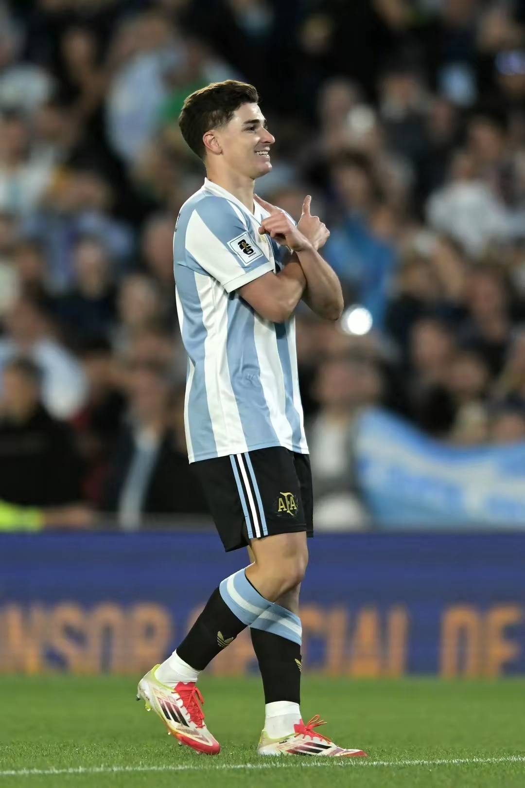 包含阿根廷前锋成功复出首秀得分的词条