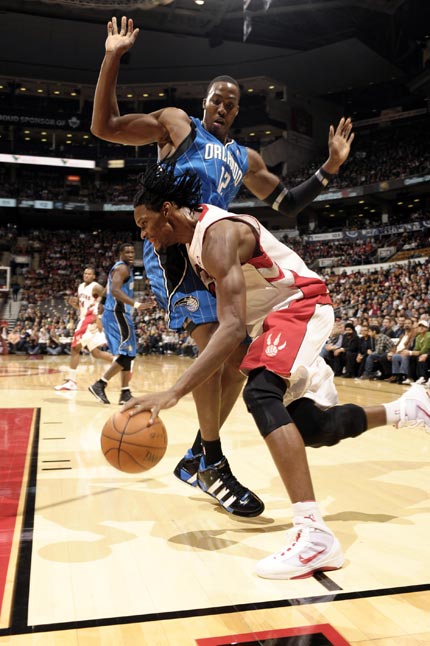 猛龙豪取连胜,轻松击败魔术 猛龙豪取连胜,轻松击败魔术