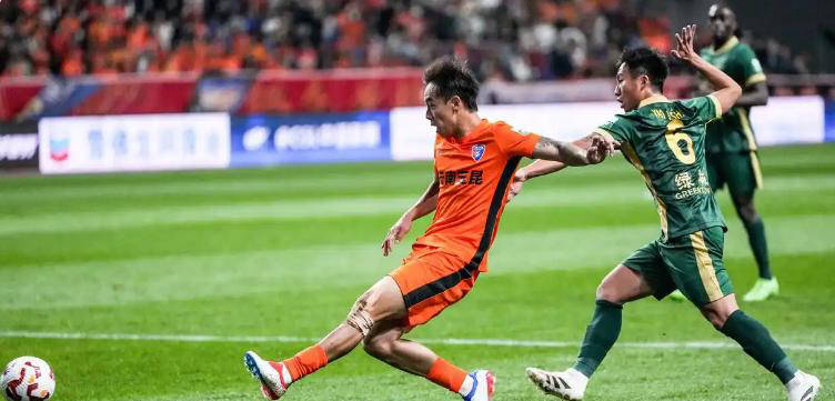 包含队员连连砍分，精彩表现引发球迷热议的词条